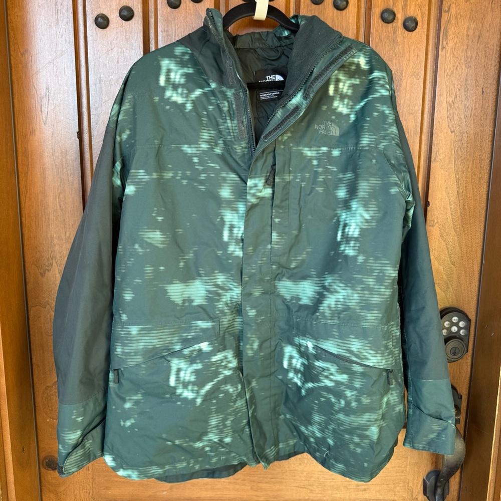 The North Face (XL Women’s) Patterned Green Performance Jacket